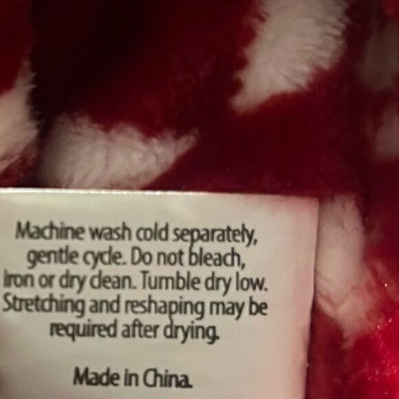 Brookstone Plush Red White Snowflake Slippers One Size - Picture 11 of 11